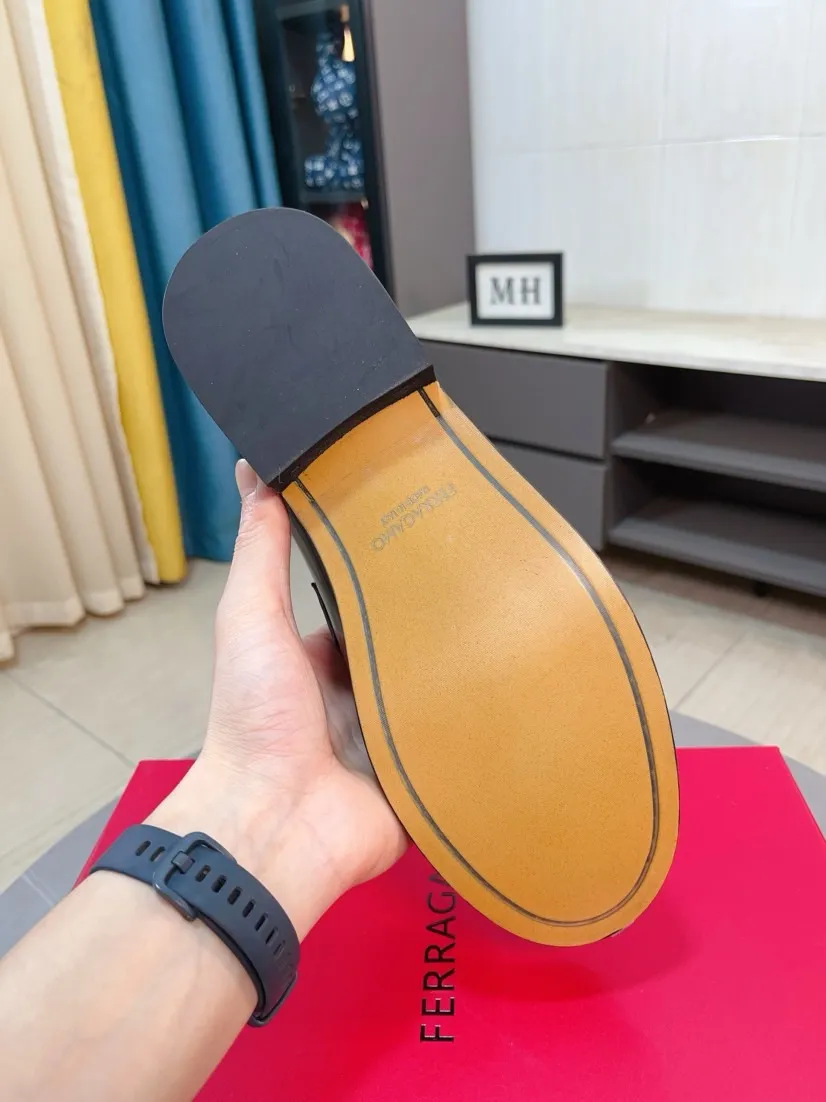 Men's shoes 💰560🌸🌸Water dyed cowhide 🆘[Salvatore Ferragamo] Ferragamo's latest casual business leather shoes for men! Available at counters simultaneously! The fabric is made of specially imported original suede calfskin, and the interior is made of imported water-dyed cowhide. It is absolutely luxurious and leads the fashion trend. Matching code: 38-44 45 customized